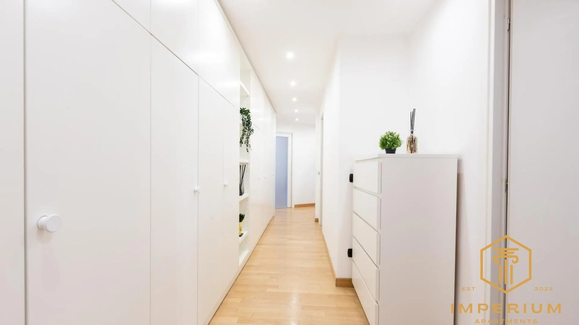 Imperium Deluxe Apt - 300Mt To Metro B, 3 Bedrooms, Panoramic View, A-C Rome Italy