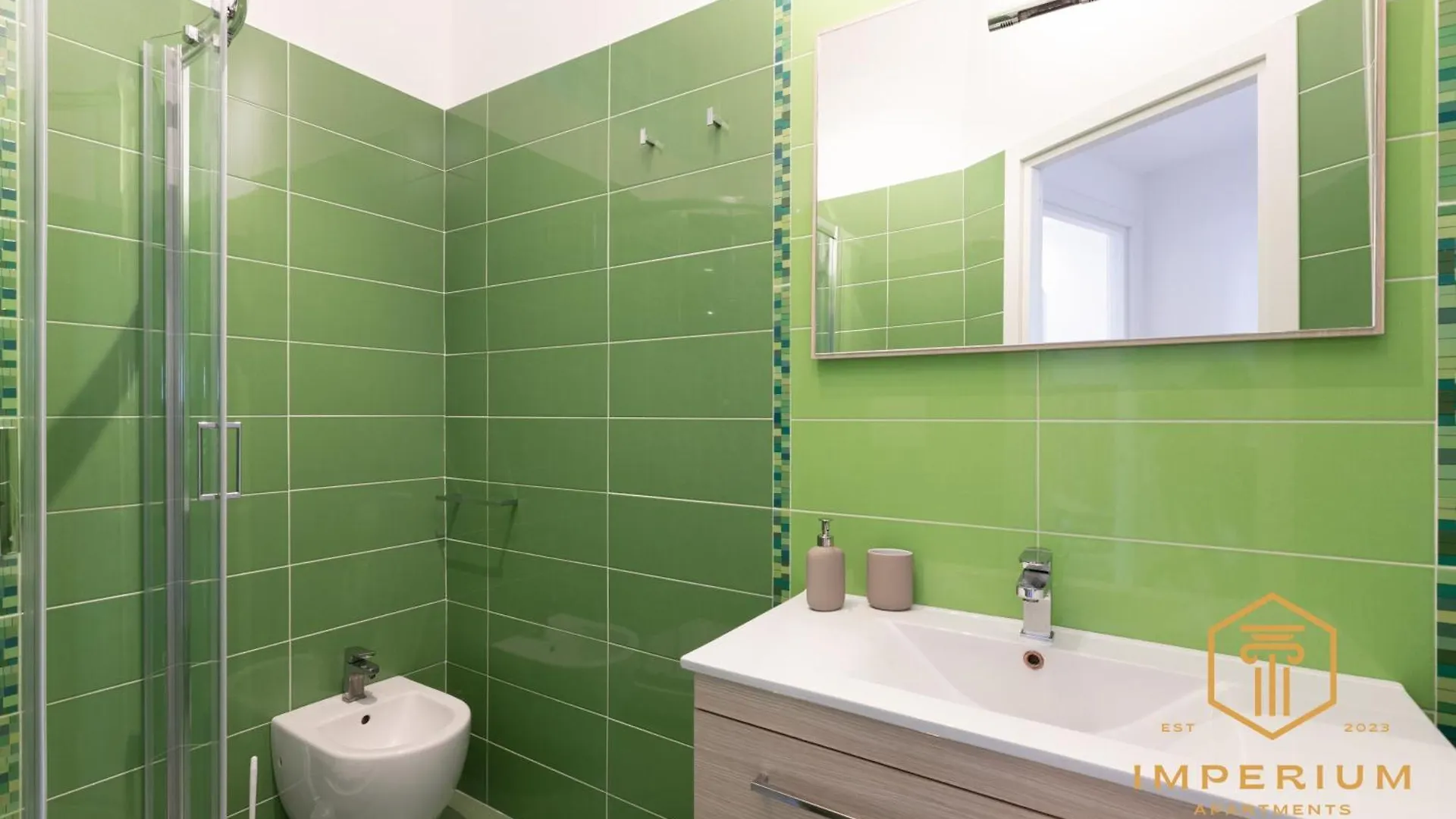 Apartment Imperium Deluxe Apt - 300Mt To Metro B, 3 Bedrooms, Panoramic View, A-C Rome
