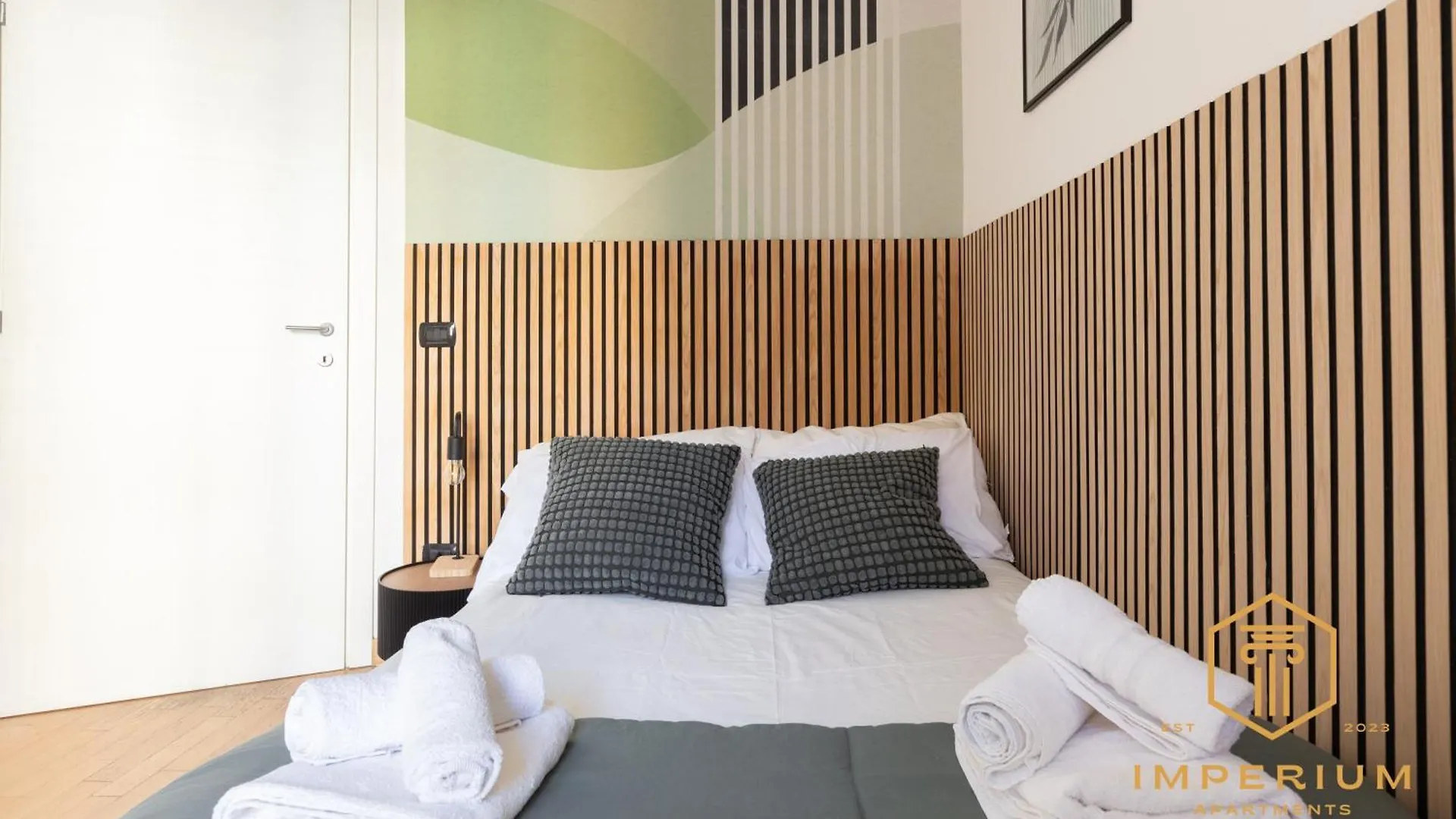 Apartment Imperium Deluxe Apt - 300Mt To Metro B, 3 Bedrooms, Panoramic View, A-C Rome